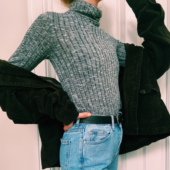 GRAY TURTLE NECK - Picture 2 of 3